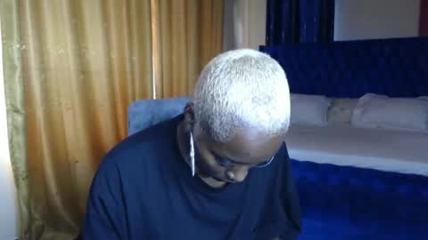 Snapshot of prettyquee chatting on December 24, 7:39 am sasha online show from December 24, 7:39 am