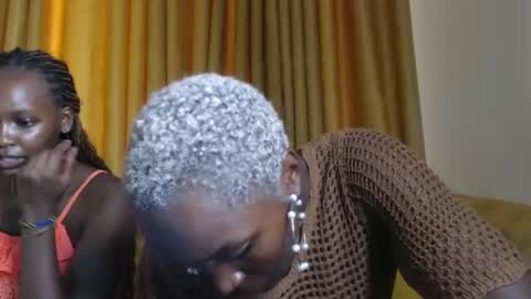 Snapshot of prettyquee chatting on December 9, 9:17 am sasha online show from December 9, 9:17 am