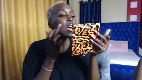 Snapshot of prettyquee chatting on January 17, 11:49 am sasha online show from January 17, 11:49 am