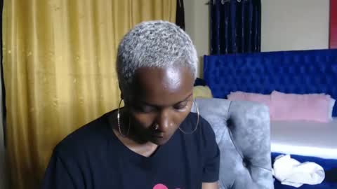 Snapshot of prettyquee chatting on February 19, 9:14 pm sasha online show from February 19, 9:14 pm