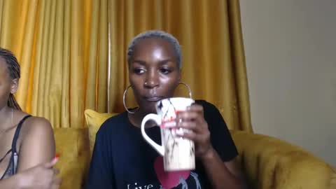 Snapshot of prettyquee chatting on December 17, 8:34 am sasha online show from December 17, 8:34 am