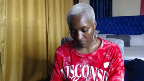 Snapshot of prettyquee chatting on February 10, 11:36 am sasha online show from February 10, 11:36 am