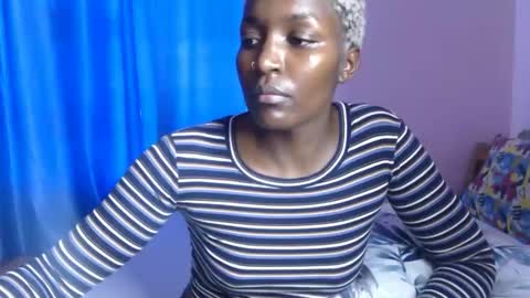 Snapshot of prettyquee chatting on October 15, 9:01 am sasha online show from October 15, 9:01 am