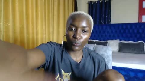 Snapshot of prettyquee chatting on January 15, 7:37 am sasha online show from January 15, 7:37 am