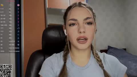 Amelia online show from December 22, 6:44 pm