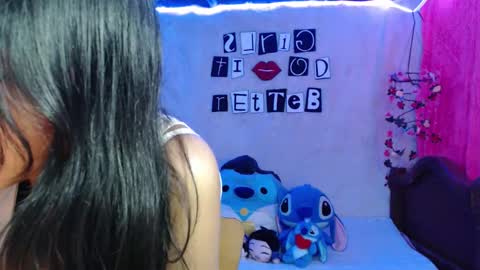  Elia  online show from November 10, 9:32 pm