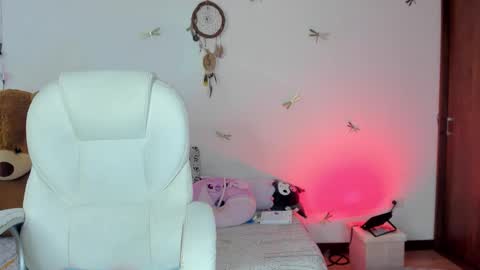 Snapshot of princessluna_14 chatting on September 27, 9:22 pm princessluna_14 online show from September 27, 9:22 pm
