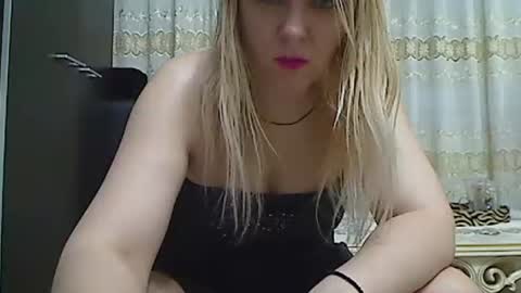 Snapshot of pryncess_sweety chatting on February 17, 6:39 pm Pryncess sweety online show from February 17, 6:39 pm