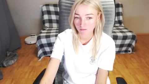 Polly online show from November 20, 1:23 pm