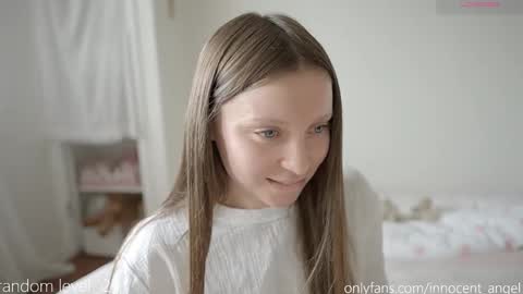 Snapshot of pureangeldolores chatting on October 29, 12:20 pm i dont do shows for free. watching here silently and waiting for me to start showing you something for free is useless online show from October 29, 12:20 pm