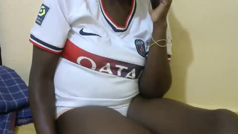 Snapshot of queen_berry1 chatting on February 23, 6:29 pm queen_berry1 online show from February 23, 6:29 pm