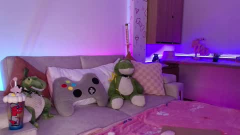 Snapshot of queen_gummy chatting on March 11, 3:14 am saloo online show from March 11, 3:14 am