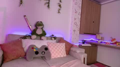 Snapshot of queen_gummy chatting on March 6, 4:52 am saloo online show from March 6, 4:52 am