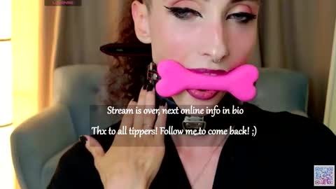 Snapshot of queen_of_tease chatting on October 4, 9:08 pm Eva online show from October 4, 9:08 pm