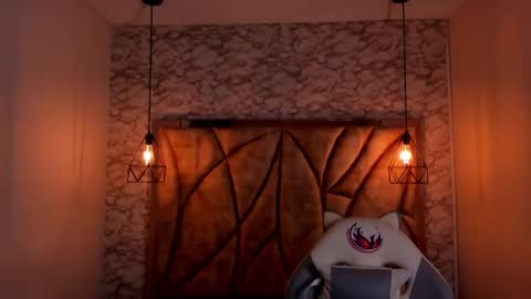   online show from February 6, 11:53 am