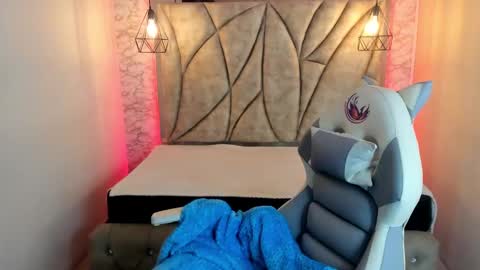   online show from March 11, 12:06 pm