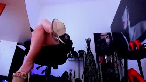 Misscatsnow online show from November 26, 3:07 am