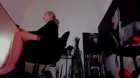 Misscatsnow online show from February 14, 7:54 am