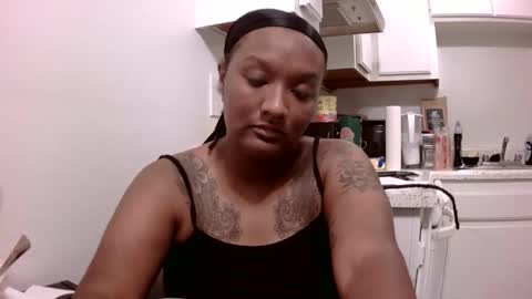 Snapshot of queenchief3x8 chatting on October 17, 4:16 am Queen Chief online show from October 17, 4:16 am