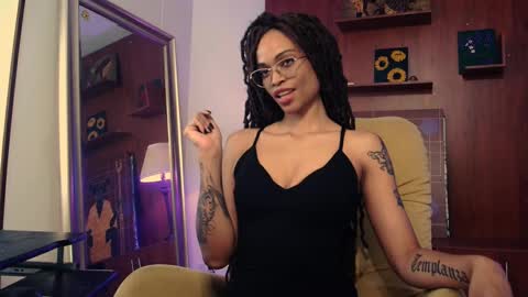 Snapshot of queendom_ing chatting on February 18, 1:21 am Sweet Goddess online show from February 18, 1:21 am