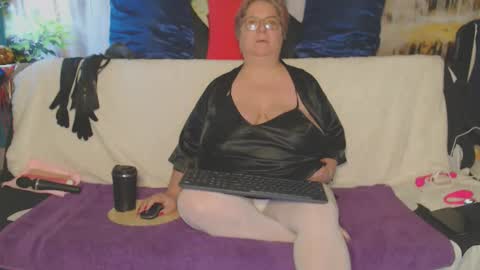 QueenPammy online show from March 10, 7:45 am