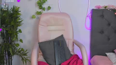    online show from April 16, 9:03 pm