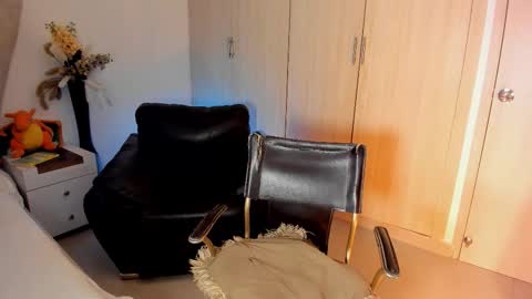 natalia  -  online show from October 25, 4:42 am