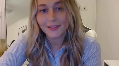 rachaelrose30 online show from December 17, 10:25 pm