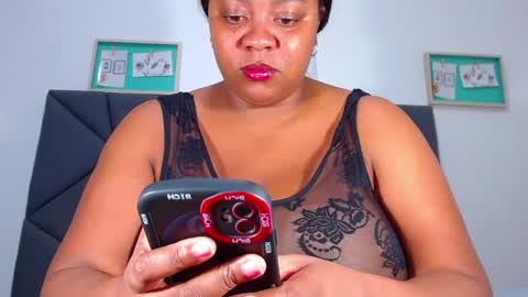Snapshot of rachelbrown_ chatting on December 31, 1:19 pm MALIKA Z online show from December 31, 1:19 pm