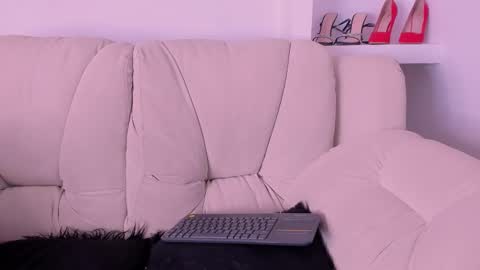 Radiant Naomi online show from January 8, 5:50 pm