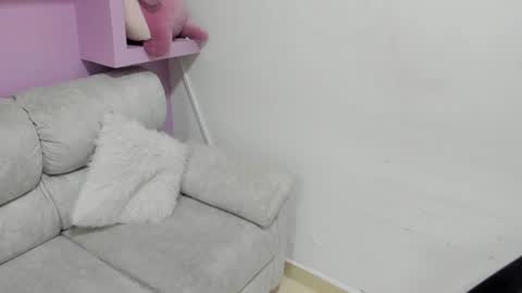 Snapshot of radiant_naomi chatting on March 7, 11:58 pm Radiant Naomi online show from March 7, 11:58 pm