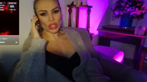Snapshot of radmila_star chatting on December 9, 6:14 pm Radmila Star online show from December 9, 6:14 pm