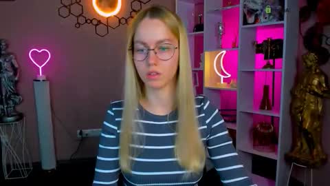 Raquel online show from September 18, 7:34 pm