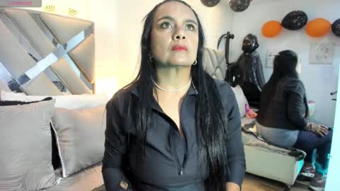 Raquel Moore  online show from November 2, 6:55 pm