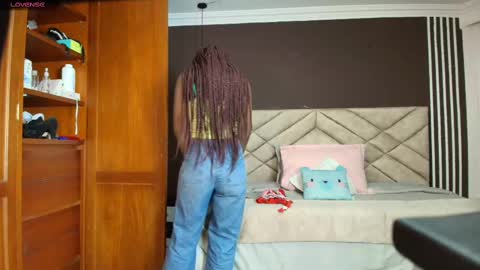 Snapshot of raqueljones_ chatting on February 14, 11:42 am Raquel online show from February 14, 11:42 am
