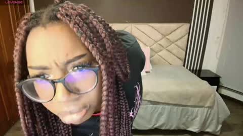 Snapshot of raqueljones_ chatting on March 2, 11:41 am Raquel online show from March 2, 11:41 am