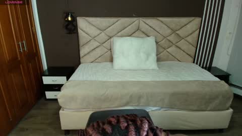 Snapshot of raqueljones_ chatting on February 5, 11:34 am Raquel online show from February 5, 11:34 am