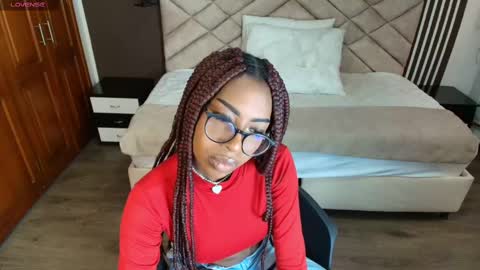 Snapshot of raqueljones_ chatting on February 11, 1:09 pm Raquel online show from February 11, 1:09 pm