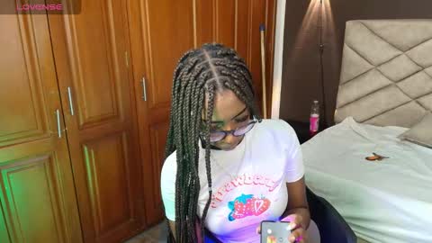 Snapshot of raqueljones_ chatting on September 29, 7:41 pm Raquel online show from September 29, 7:41 pm