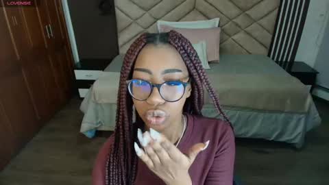 Snapshot of raqueljones_ chatting on February 18, 11:44 am Raquel online show from February 18, 11:44 am