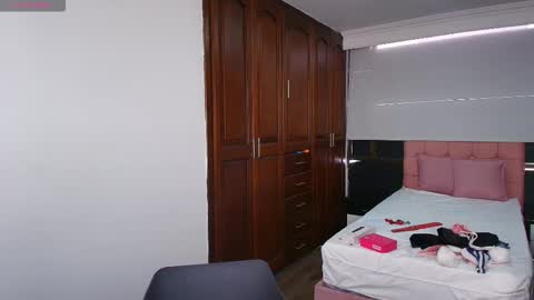 Snapshot of raqueljones_ chatting on September 10, 6:52 pm Raquel online show from September 10, 6:52 pm