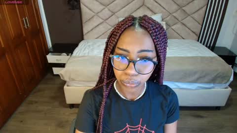 Snapshot of raqueljones_ chatting on January 3, 11:57 am Raquel online show from January 3, 11:57 am