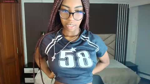 Snapshot of raqueljones_ chatting on February 9, 11:25 am Raquel online show from February 9, 11:25 am