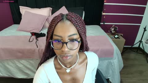 Snapshot of raqueljones_ chatting on January 4, 7:02 pm Raquel online show from January 4, 7:02 pm