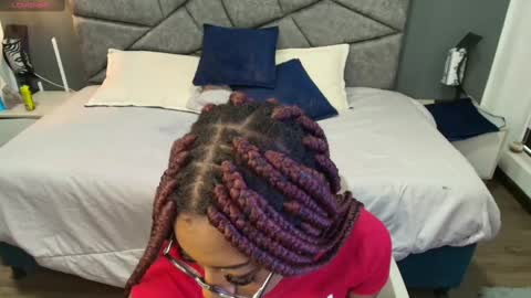 Snapshot of raqueljones_ chatting on February 24, 7:19 pm Raquel online show from February 24, 7:19 pm