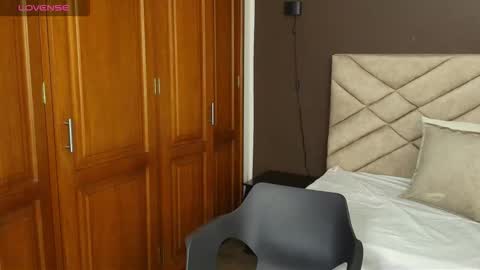 Snapshot of raqueljones_ chatting on October 6, 11:49 am Raquel online show from October 6, 11:49 am