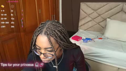 Snapshot of raqueljones_ chatting on October 10, 12:10 pm Raquel online show from October 10, 12:10 pm