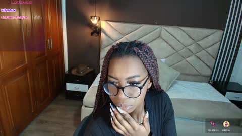 Snapshot of raqueljones_ chatting on December 7, 11:07 am Raquel online show from December 7, 11:07 am