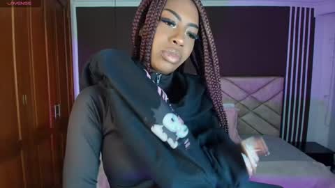 Snapshot of raqueljones_ chatting on February 15, 11:39 am Raquel online show from February 15, 11:39 am