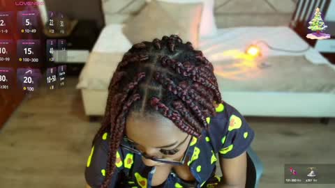Snapshot of raqueljones_ chatting on December 10, 12:16 pm Raquel online show from December 10, 12:16 pm